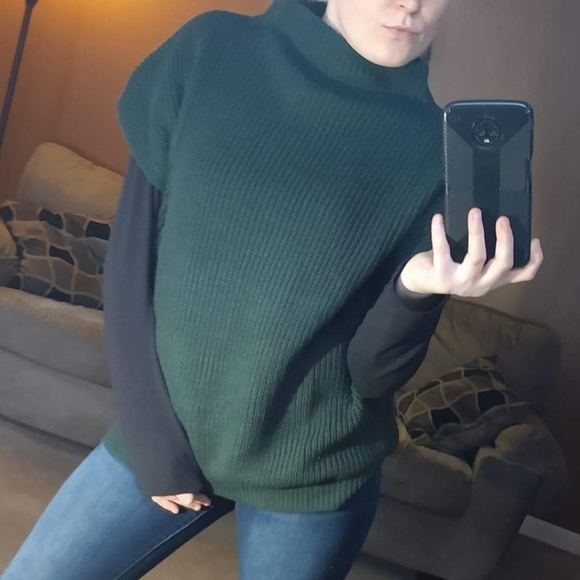 Kenneth Cole Knit Sweater - Picture 1 of 4